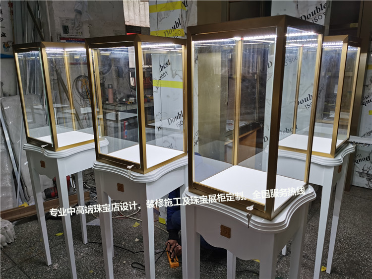 精品珠寶展示柜.jpg