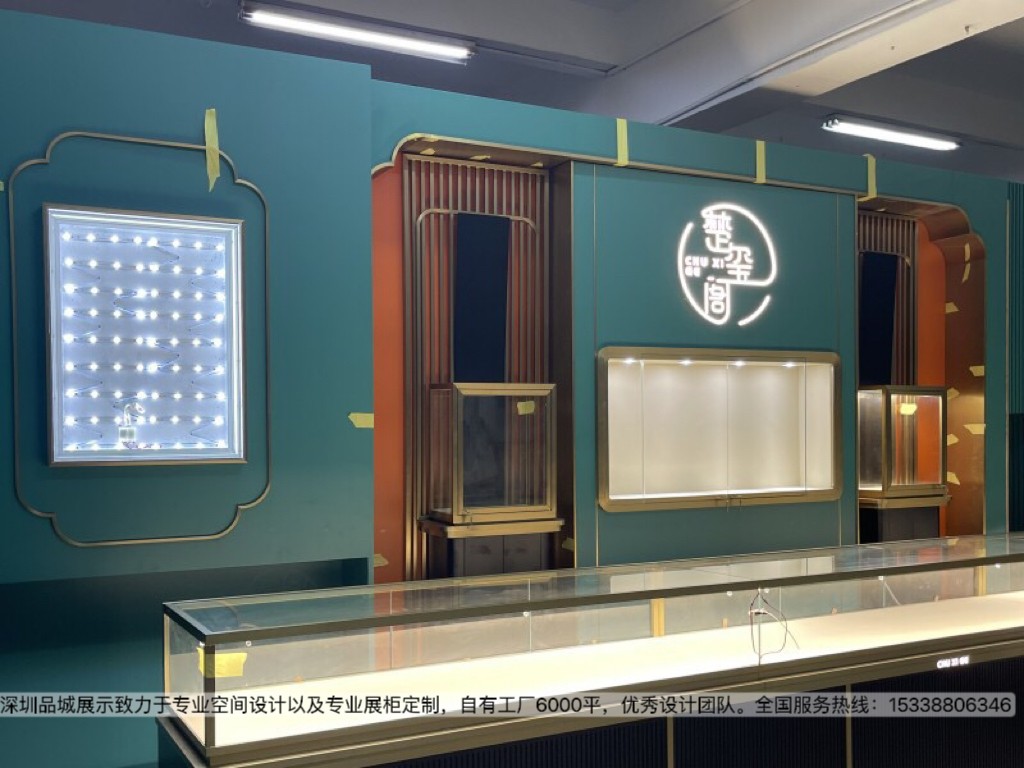 深圳品城展示玉璽格珠寶店展柜設(shè)計2.jpg