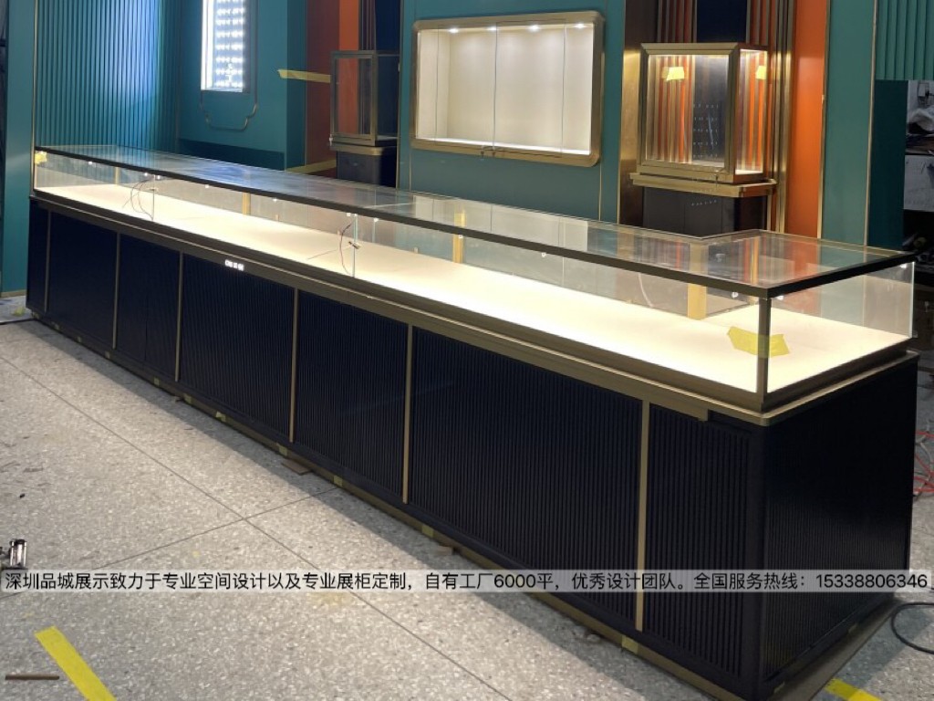 深圳品城展示玉璽格珠寶店展柜設(shè)計3.jpg