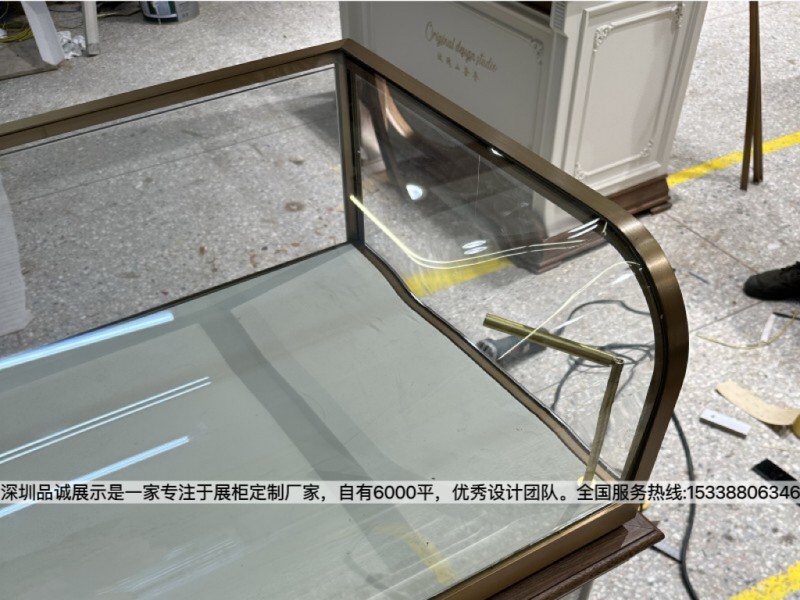 深圳品誠(chéng)展示復(fù)古珠寶展柜設(shè)計(jì)效果1_副本.jpg