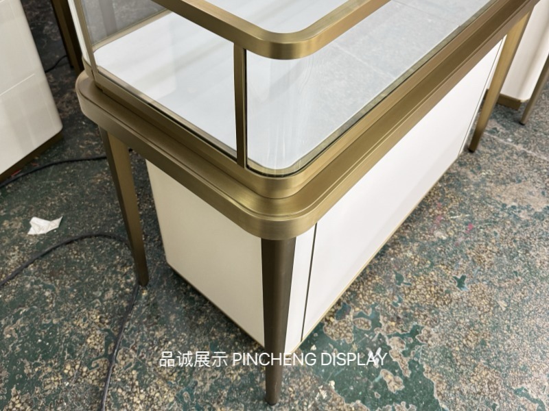 珠寶展柜定做效果，深圳品誠(chéng)展示2.jpg