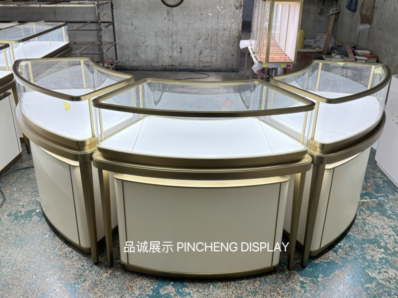 珠寶展柜定做效果，深圳品誠(chéng)展示.jpg
