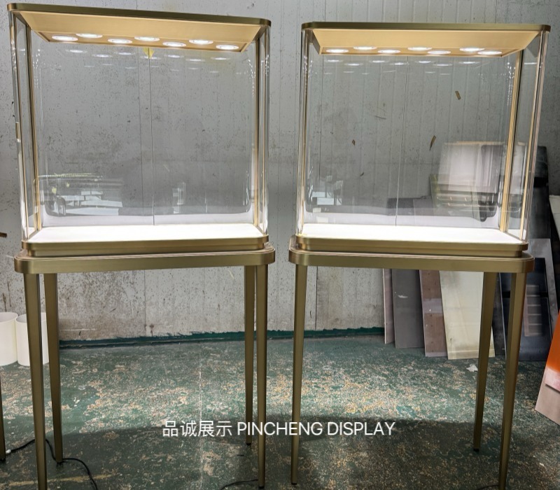 珠寶柜臺(tái)定做效果，深圳品誠(chéng)展示.jpg