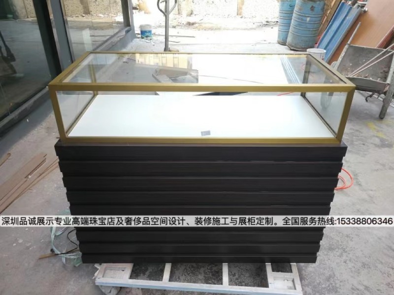 汕頭珠寶翡翠店展柜設(shè)計定制
