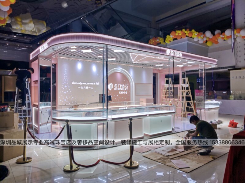 東莞名門鉆石中島店浪漫、簡約風(fēng)展柜設(shè)計